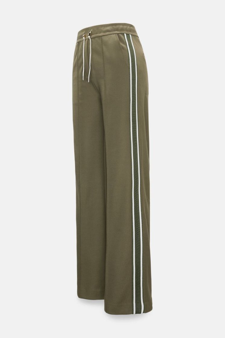  DARK OLIVE